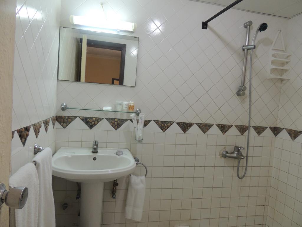 New Dodoma Hotel Стая снимка